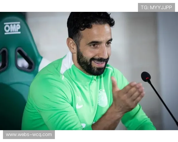 曼联球员社交媒体祝福阿莫林，更衣室矛盾公开化